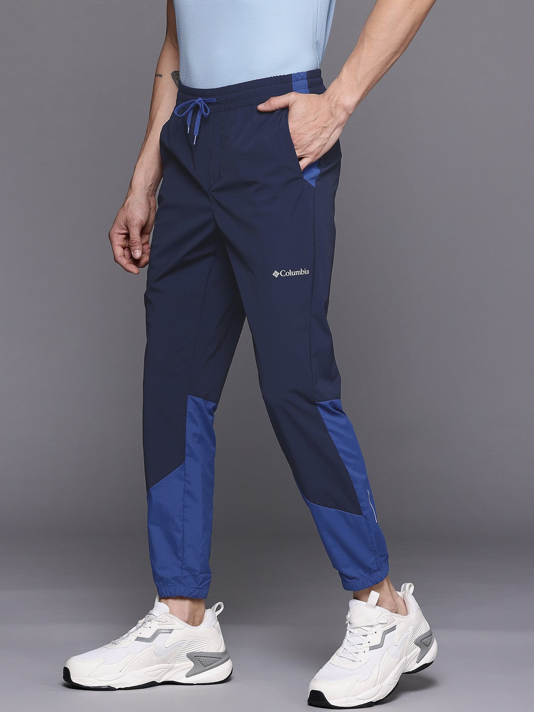 A Men Wearing Columbia Men Blue Columbia Tech Nylon Pant