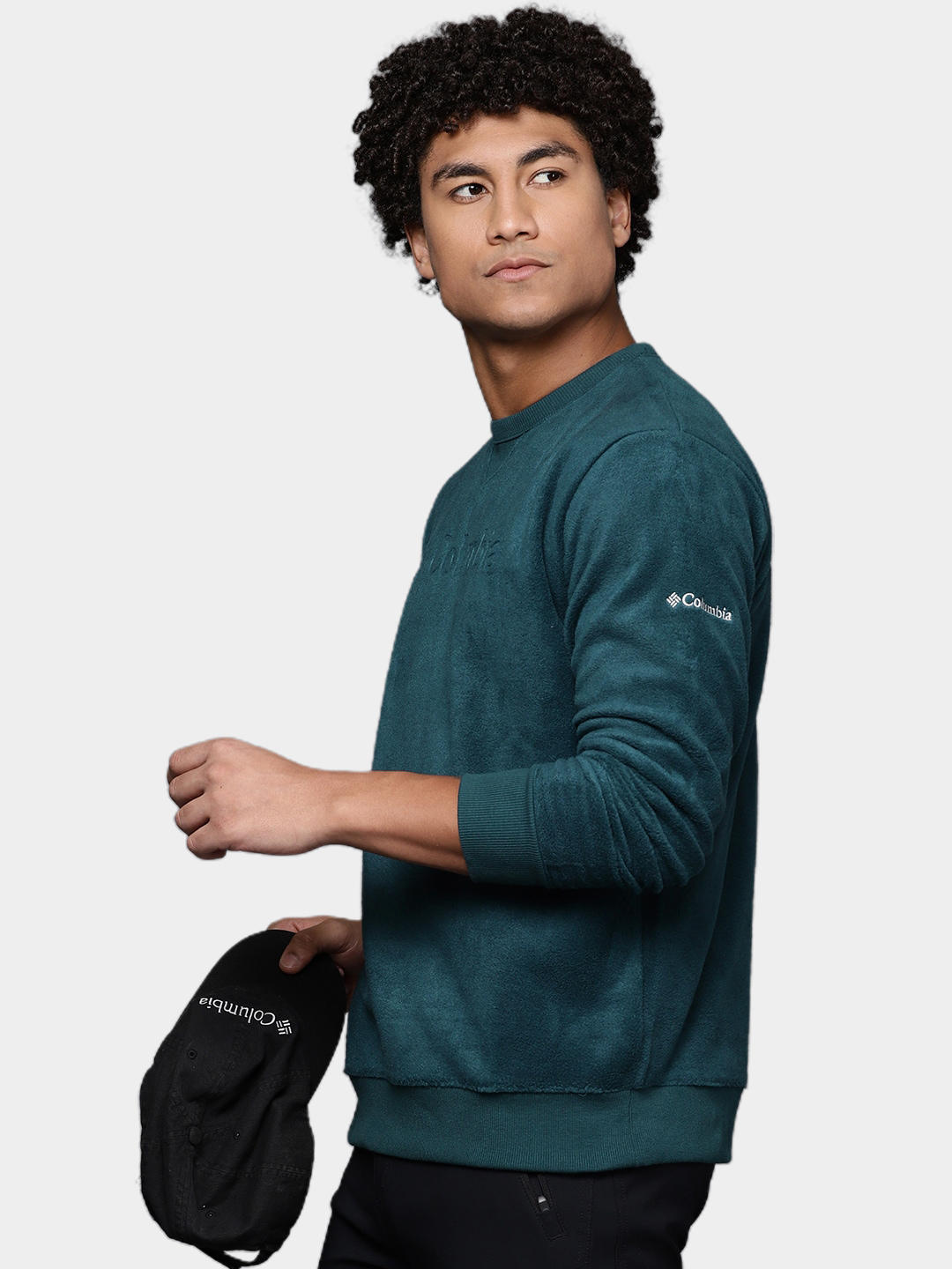 A Men Wearing Columbia Men Blue Steens Mountain Crew 2.0
