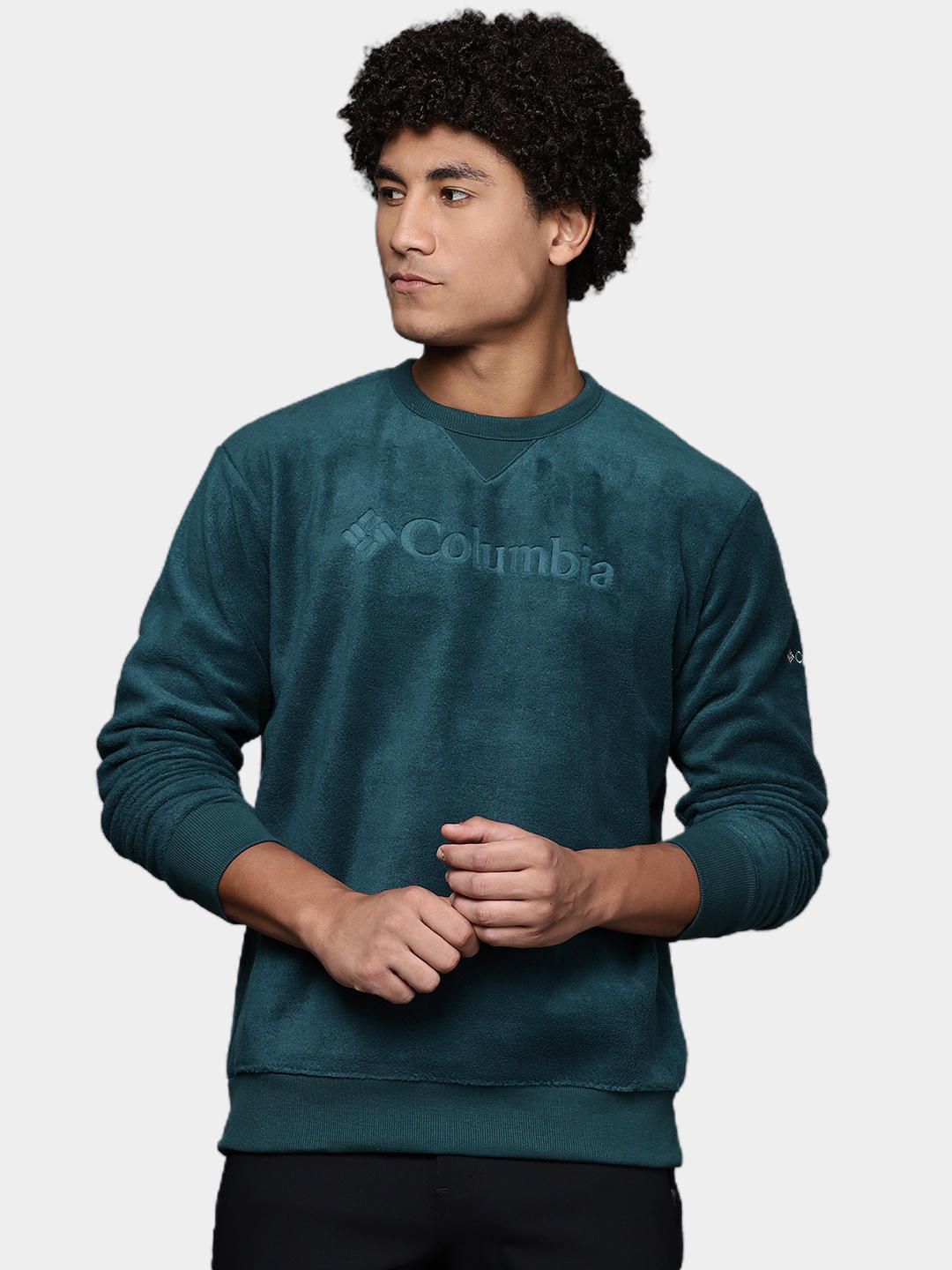 A Men Wearing Columbia Men Blue Steens Mountain Crew 2.0