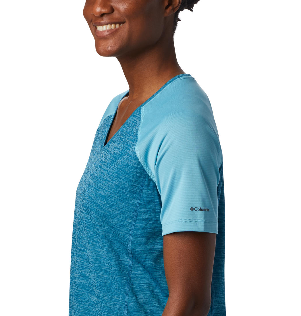 A Women Wearing Columbia Women Blue Bryce Peak Short Sleeve (Sun Protection)