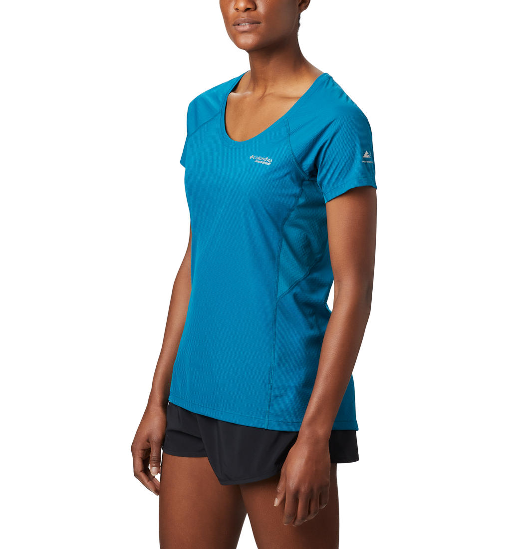 A Women Wearing Columbia Women Blue Titan Ultra II Short Sleeve