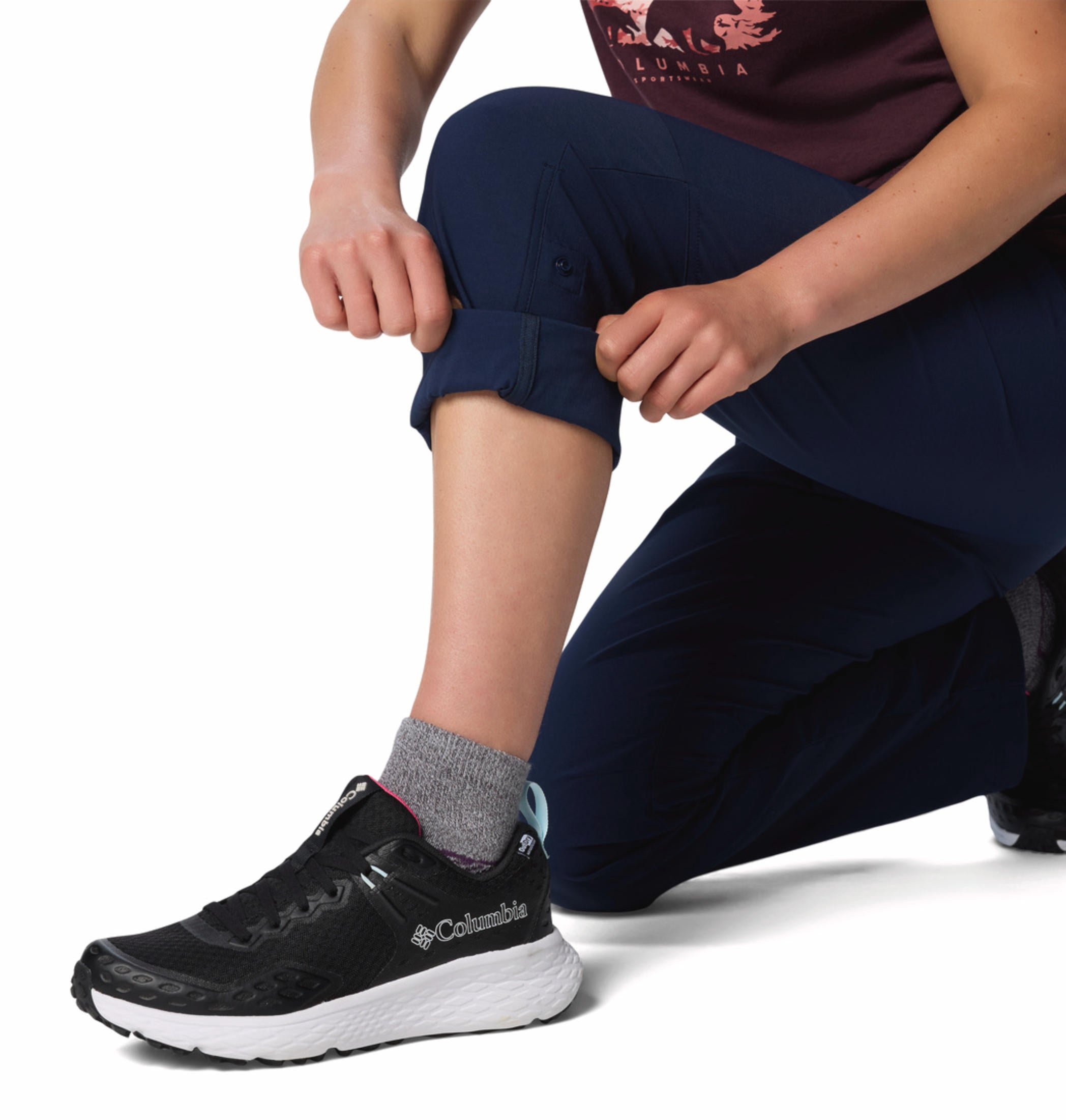 A Women Wearing Columbia Women Blue Leslie Falls Pant II