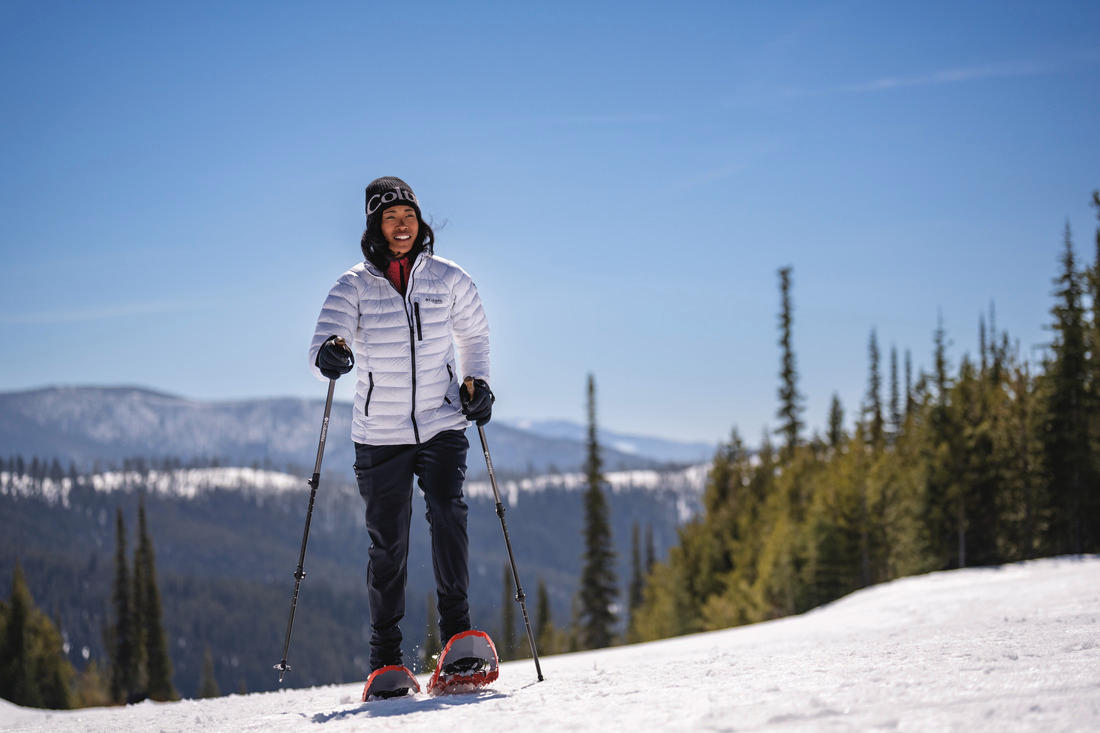 A Women Wearing Columbia Women Black Vast Canyon High-Rise Softshell Pant