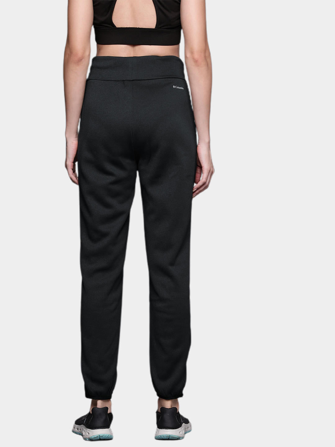 A Women Wearing Columbia Women Black Col Hike Tech Fleece Bottom