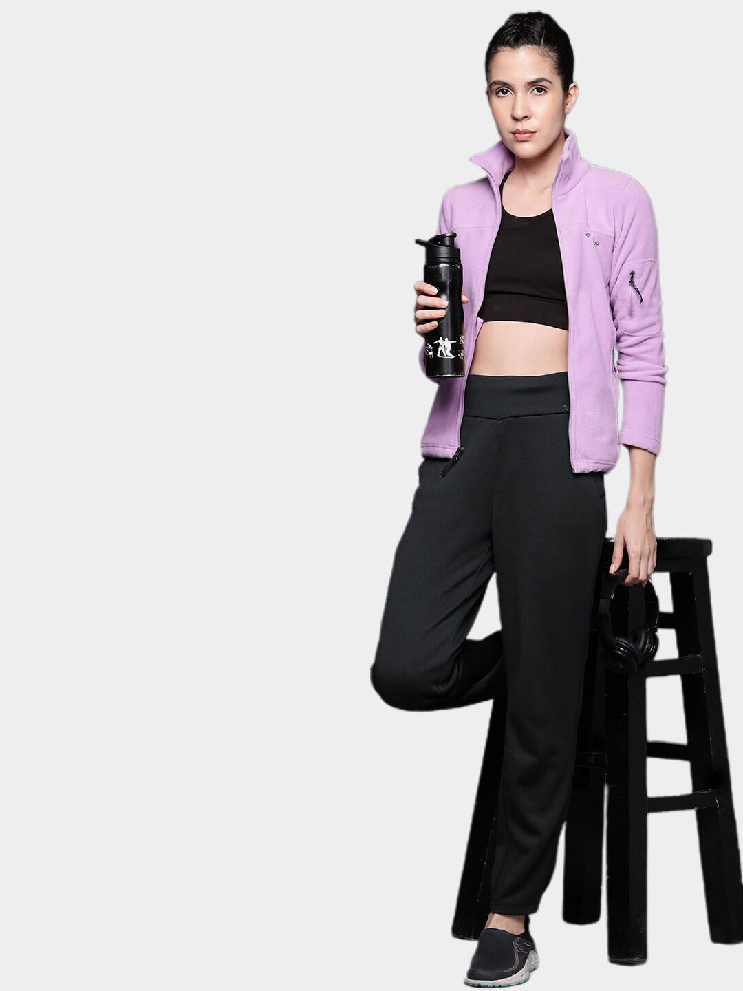 A Women Wearing Columbia Women Black Col Hike Tech Fleece Bottom