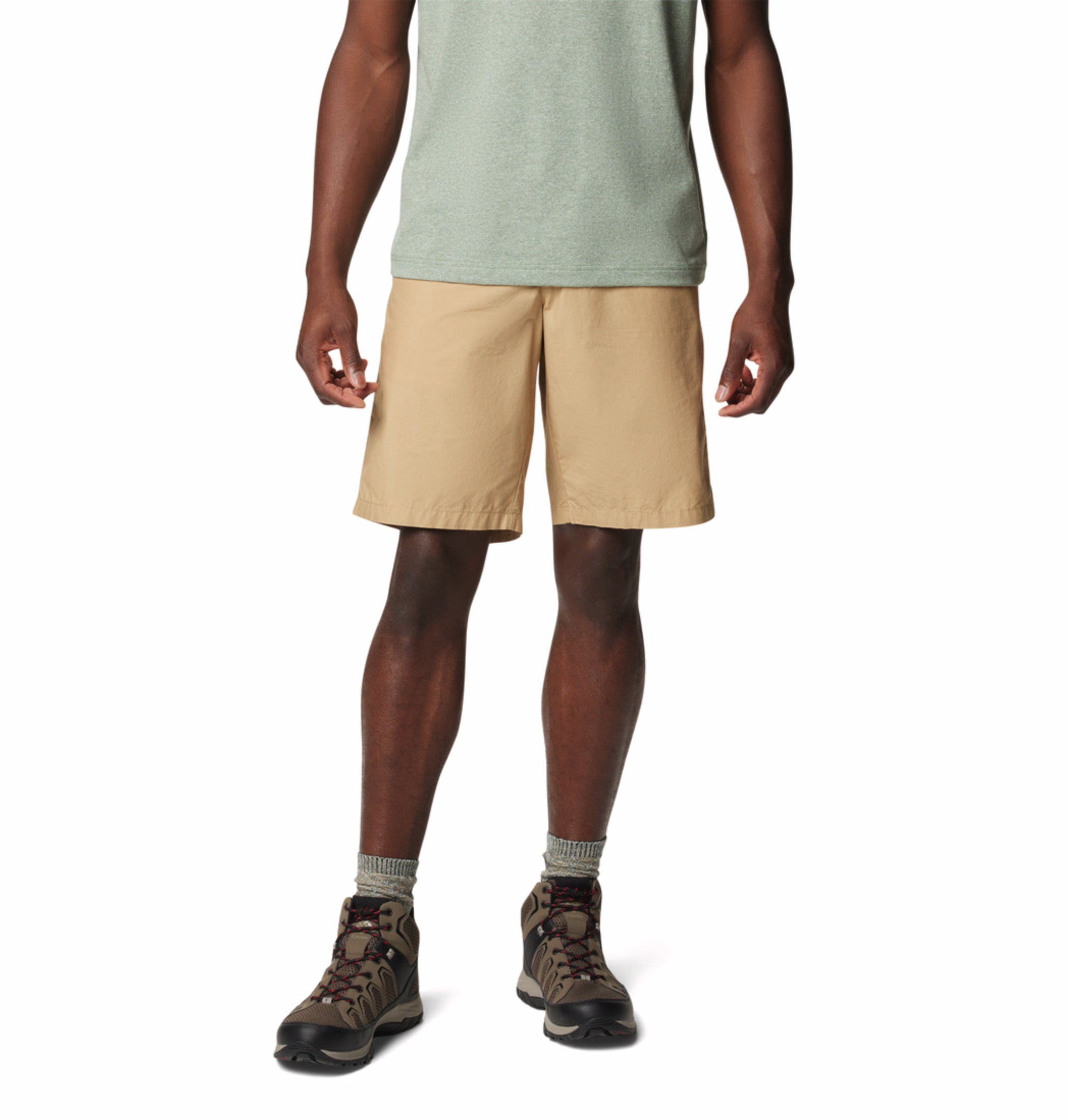 A Men Wearing Columbia Men Brown Washed Out Short