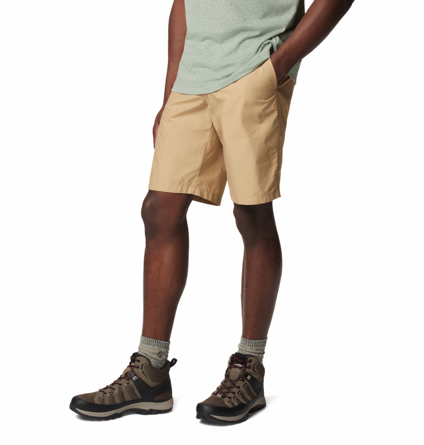 A Men Wearing Columbia Men Brown Washed Out Short
