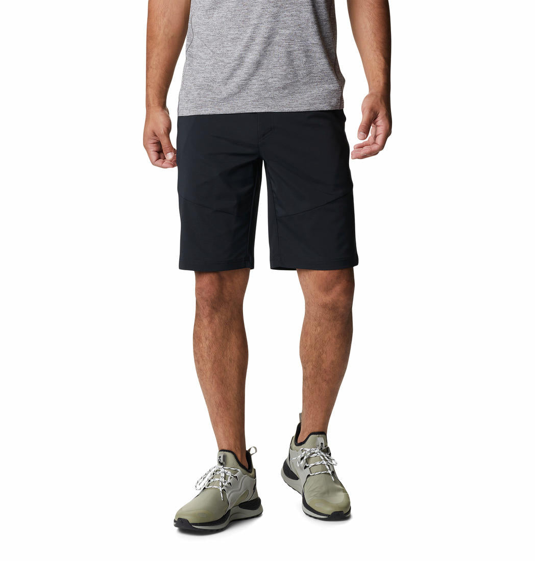 A Men Wearing Columbia Men Black Tech Trail Short (Sun Protection)