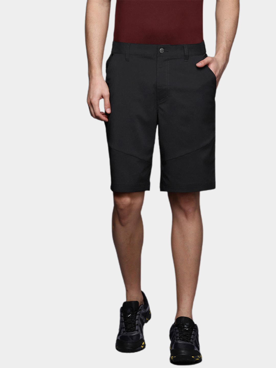 A Men Wearing Columbia Men Black Tech Trail Short (Sun Protection)