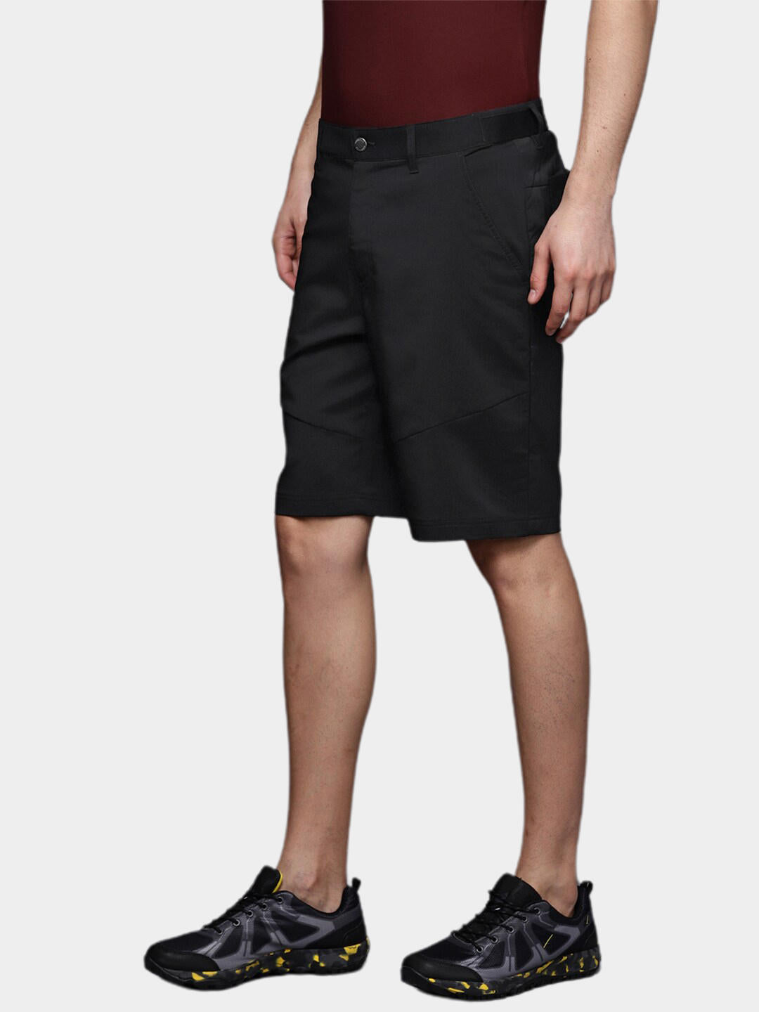 A Men Wearing Columbia Men Black Tech Trail Short (Sun Protection)