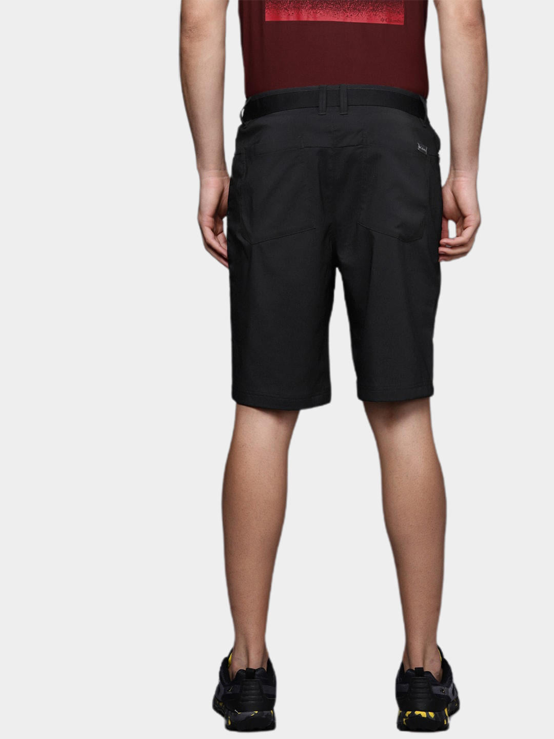 A Men Wearing Columbia Men Black Tech Trail Short (Sun Protection)
