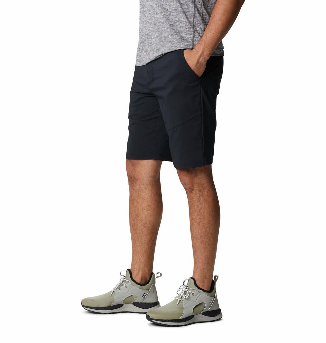 A Men Wearing Columbia Men Black Tech Trail Short (Sun Protection)