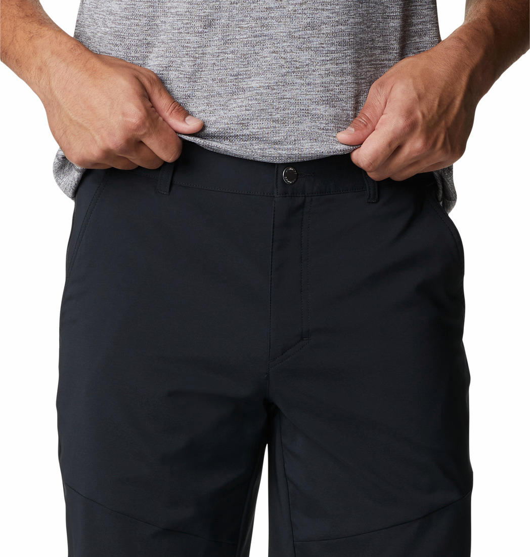 A Men Wearing Columbia Men Black Tech Trail Short (Sun Protection)