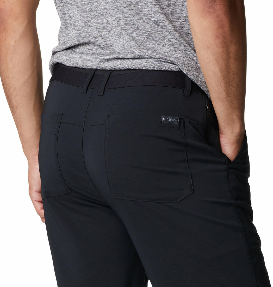 A Men Wearing Columbia Men Black Tech Trail Short (Sun Protection)