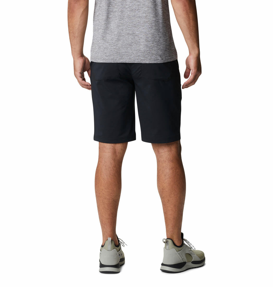 A Men Wearing Columbia Men Black Tech Trail Short (Sun Protection)