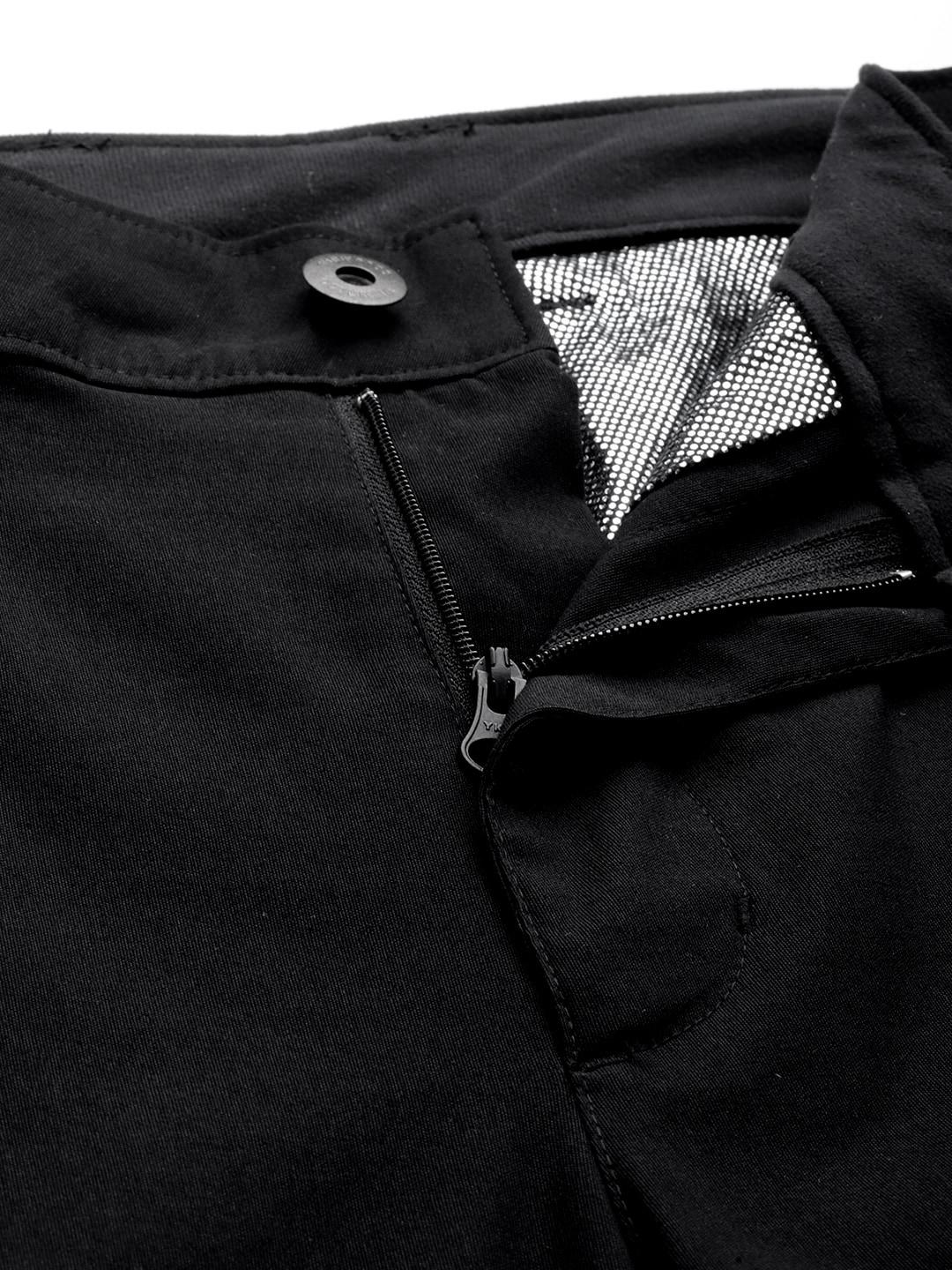 A Men Wearing Columbia Men Black Royce Range Heat Pant