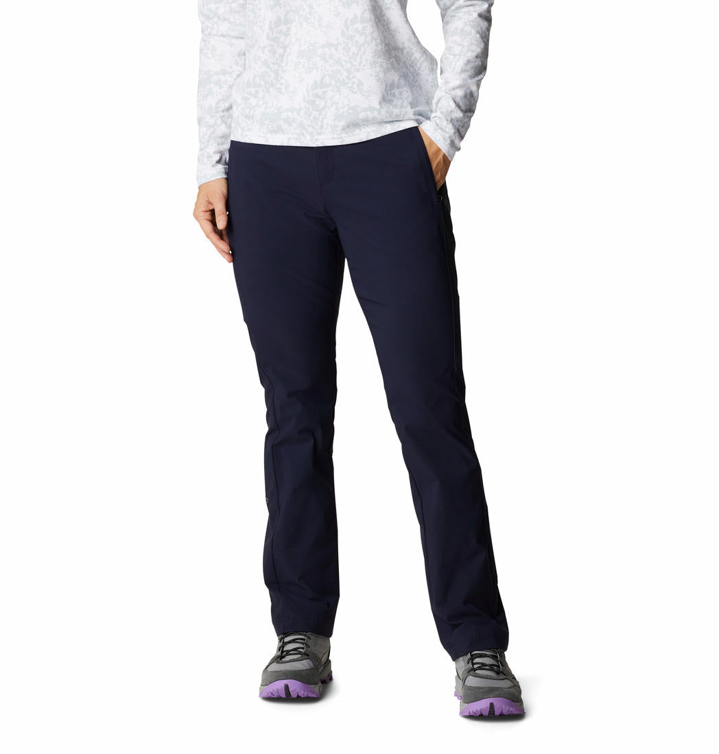 A Women Wearing Columbia Women Navy Blue Firwood Core Pant (Sun Protection)