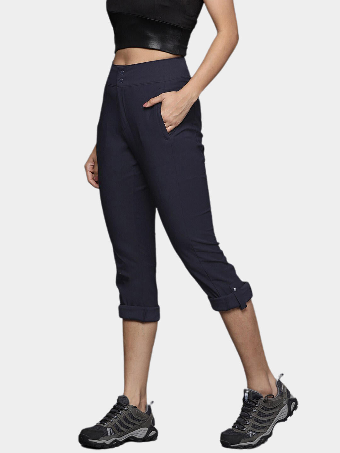 A Women Wearing Columbia Women Navy Blue Firwood Core Pant (Sun Protection)