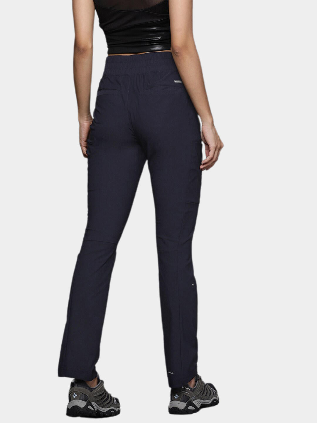 A Women Wearing Columbia Women Navy Blue Firwood Core Pant (Sun Protection)