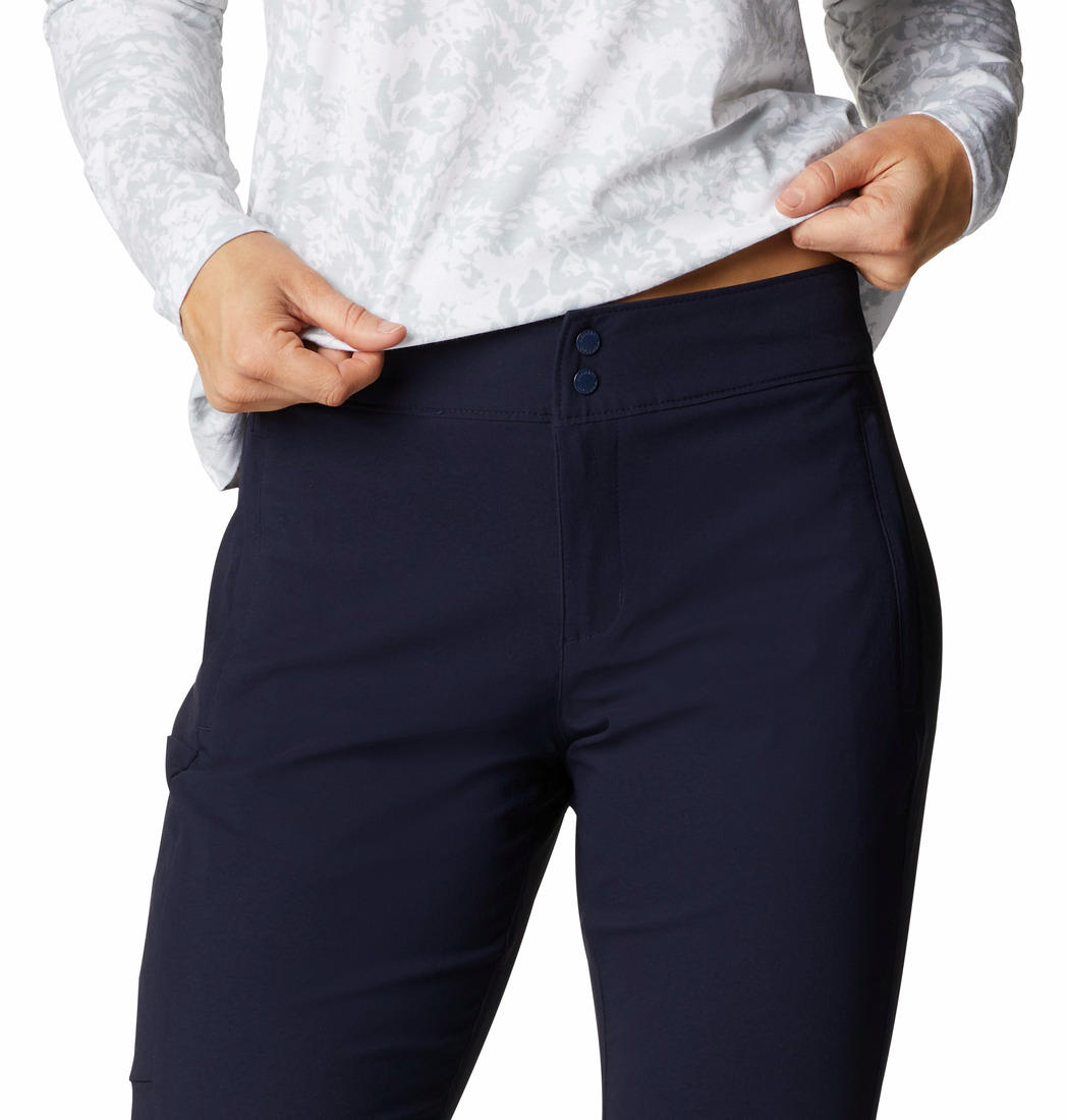 A Women Wearing Columbia Women Navy Blue Firwood Core Pant (Sun Protection)