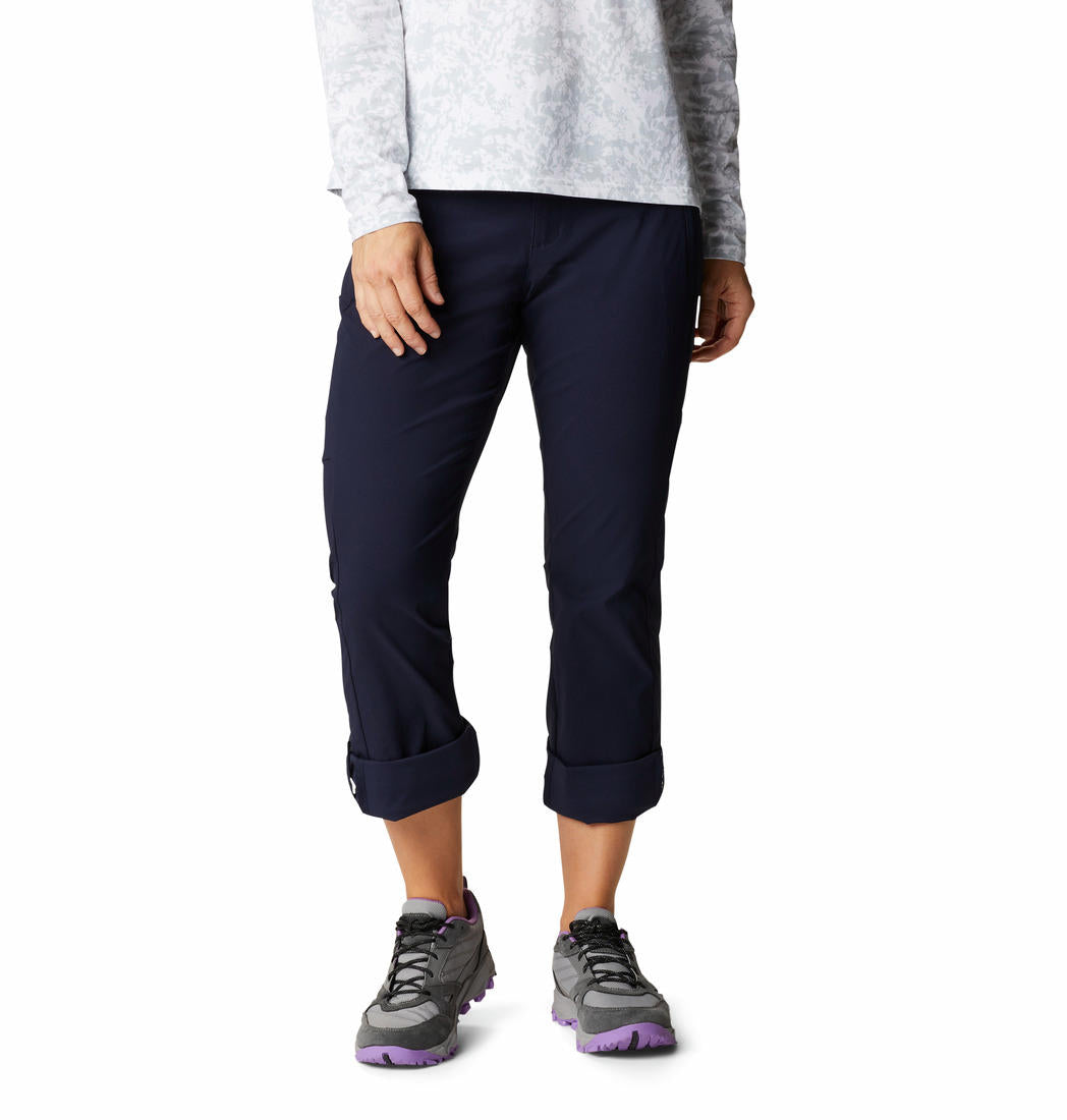 A Women Wearing Columbia Women Navy Blue Firwood Core Pant (Sun Protection)