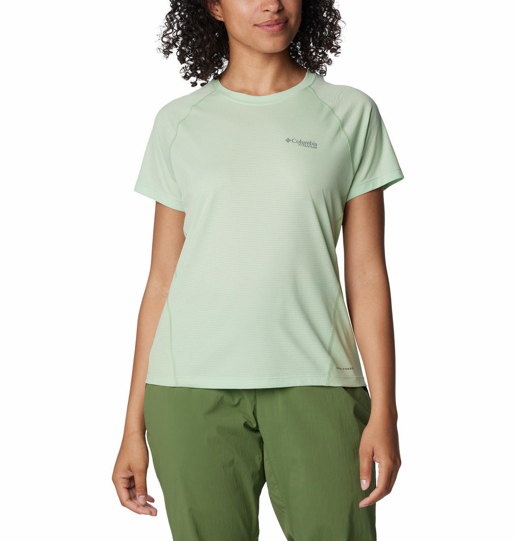 A Women Wearing Columbia Women Green Cirque River Short Sleeve Crew