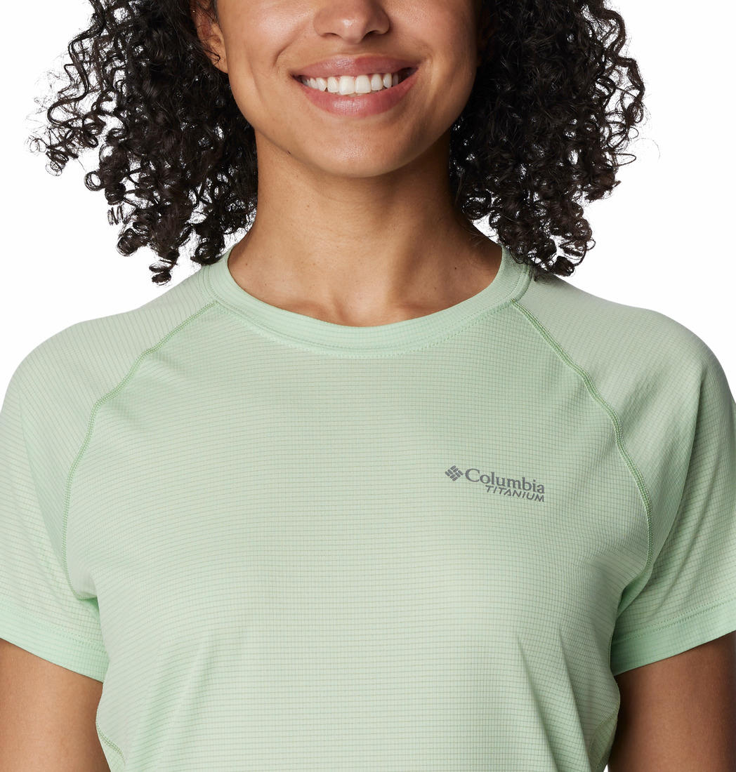 A Women Wearing Columbia Women Green Cirque River Short Sleeve Crew