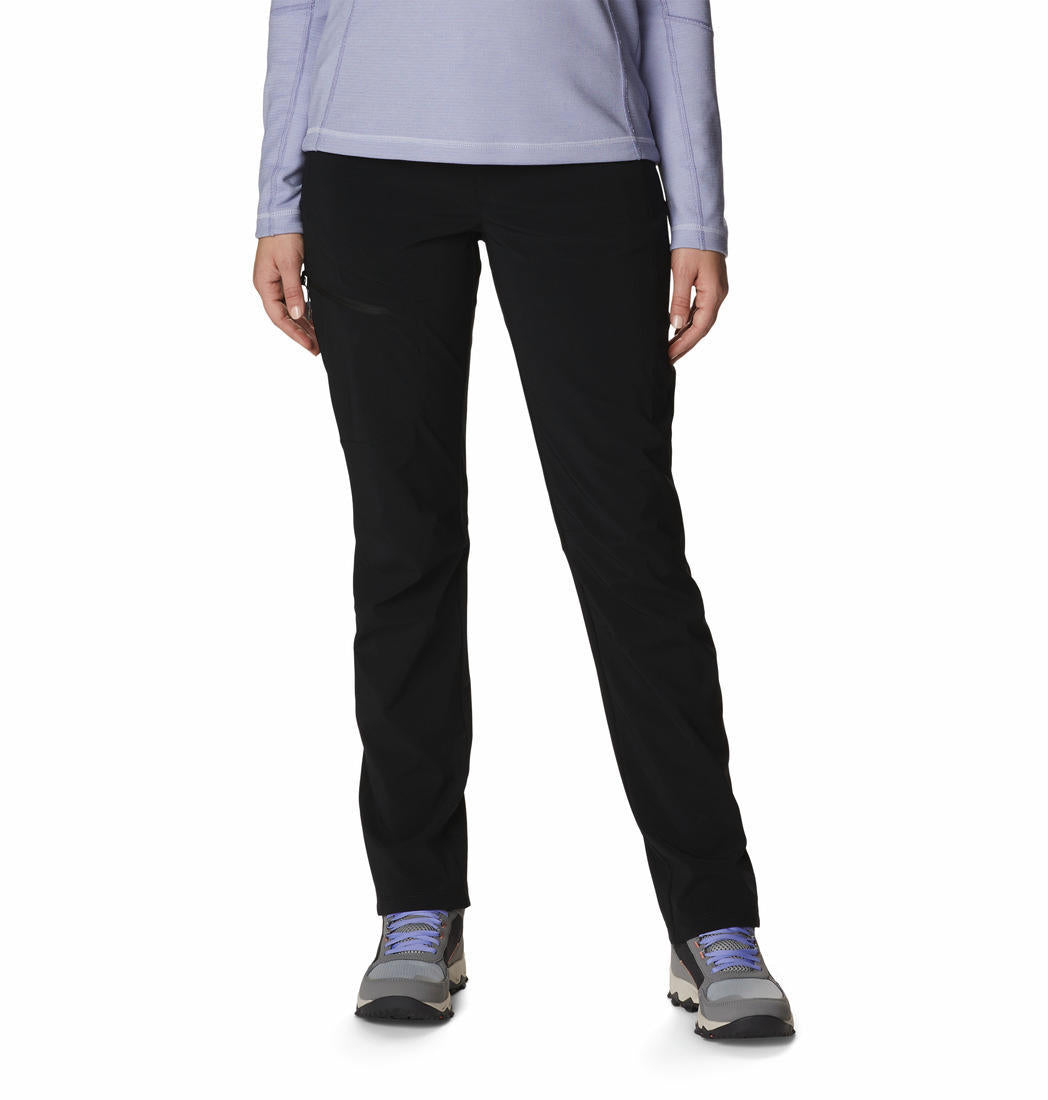 A Women Wearing Columbia Women Black W Titan Pass Pant (Sun Protection)