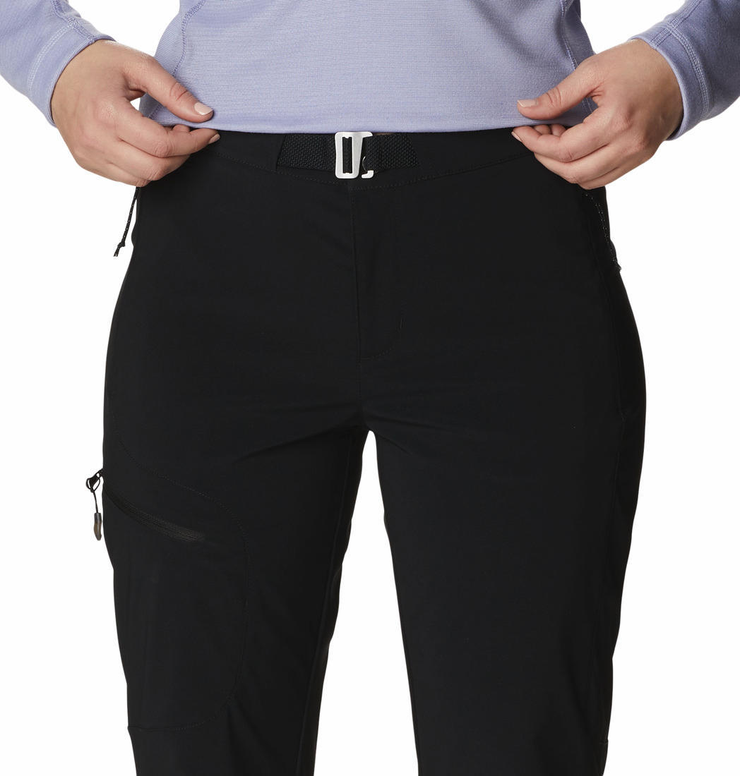 A Women Wearing Columbia Women Black W Titan Pass Pant (Sun Protection)