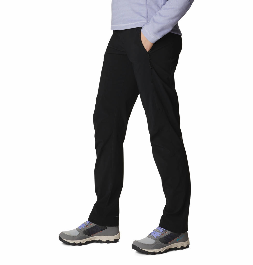 A Women Wearing Columbia Women Black W Titan Pass Pant (Sun Protection)