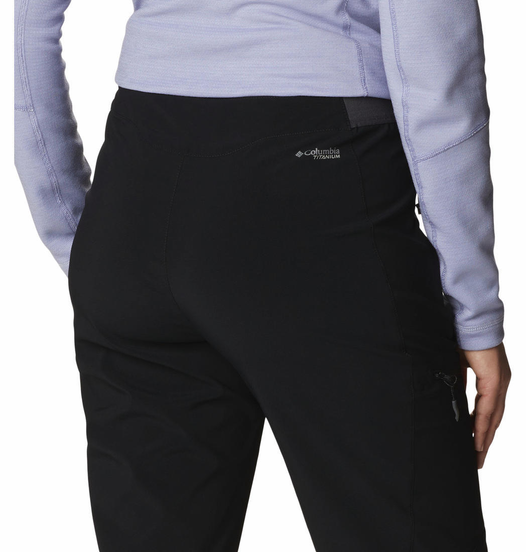A Women Wearing Columbia Women Black W Titan Pass Pant (Sun Protection)