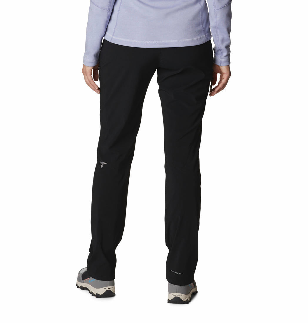 A Women Wearing Columbia Women Black W Titan Pass Pant (Sun Protection)