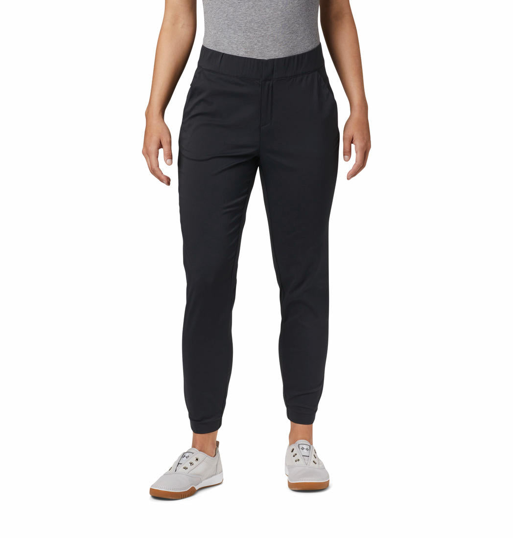 A Women Wearing Columbia Women Black Firwood Camp II Pant (Sun Protection)
