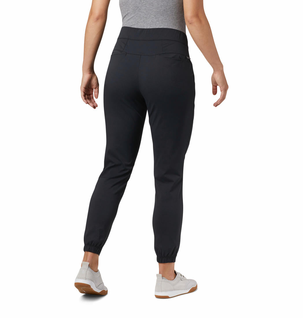 A Women Wearing Columbia Women Black Firwood Camp II Pant (Sun Protection)