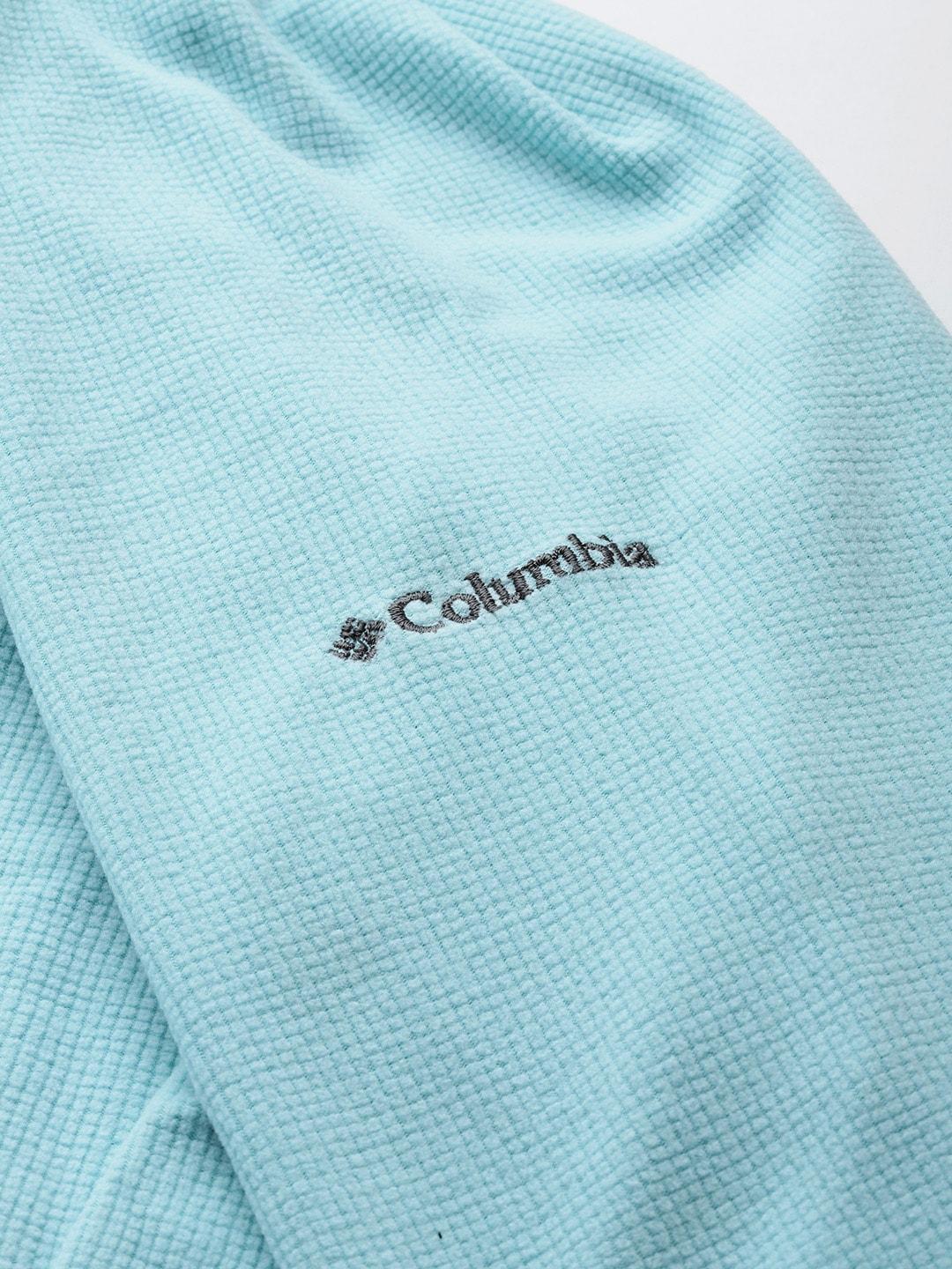 A Women Wearing Columbia Women Blue Back Beauty Full Zip