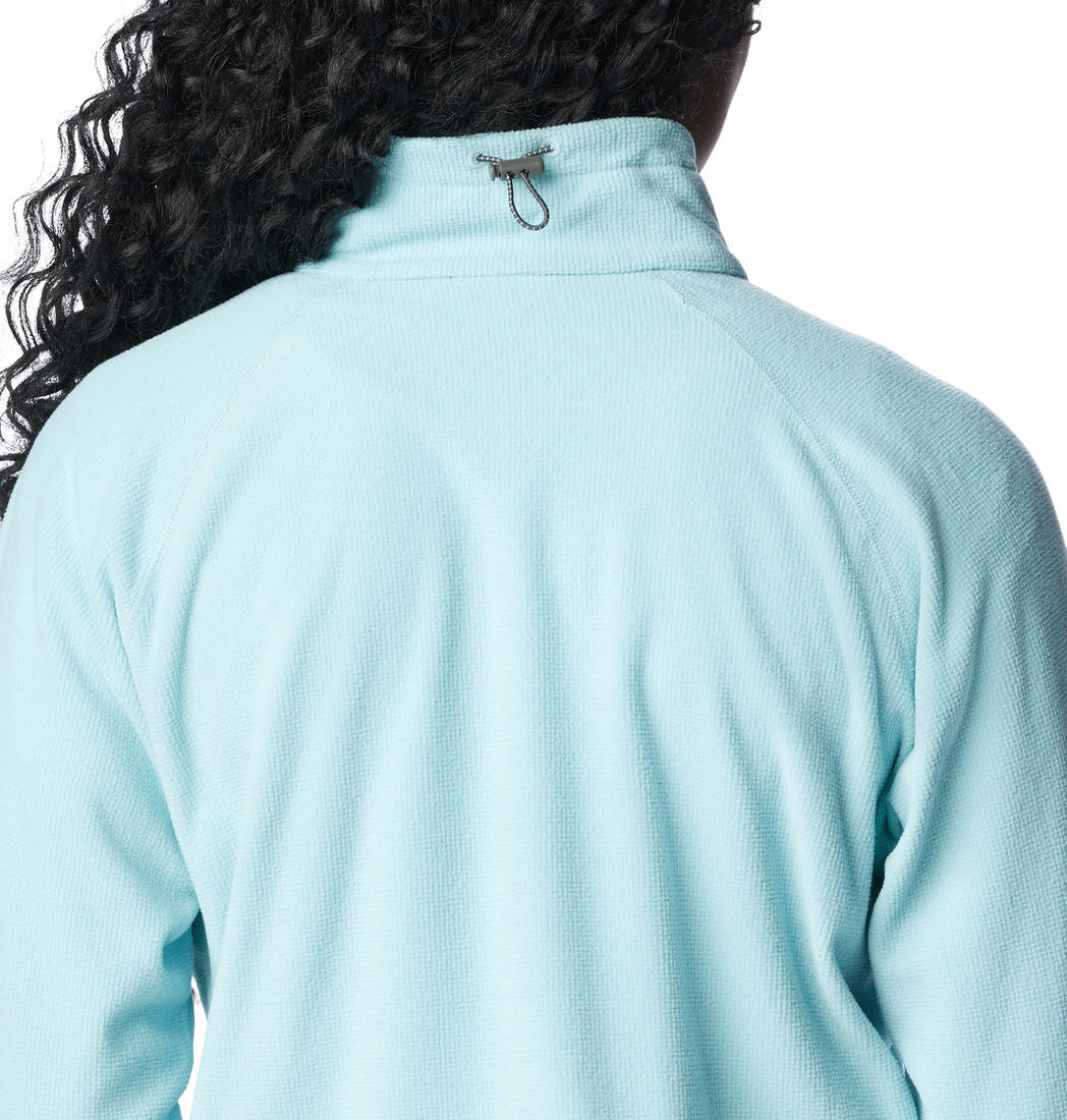 A Women Wearing Columbia Women Blue Back Beauty Full Zip