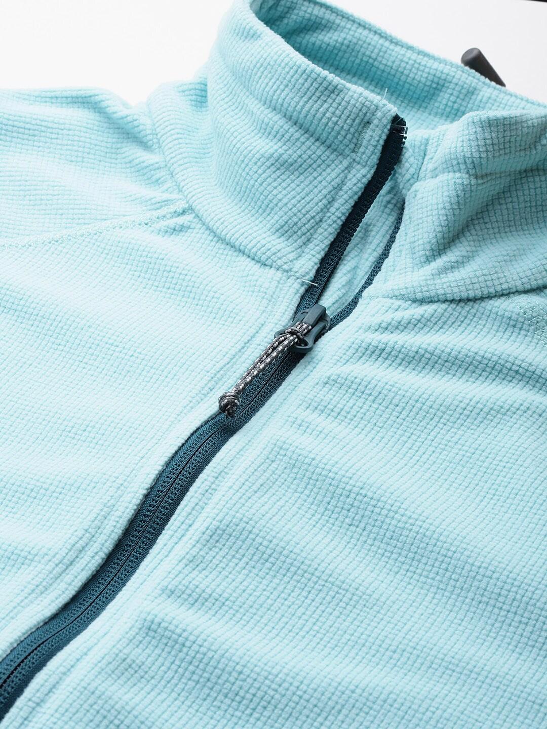 A Women Wearing Columbia Women Blue Back Beauty Full Zip