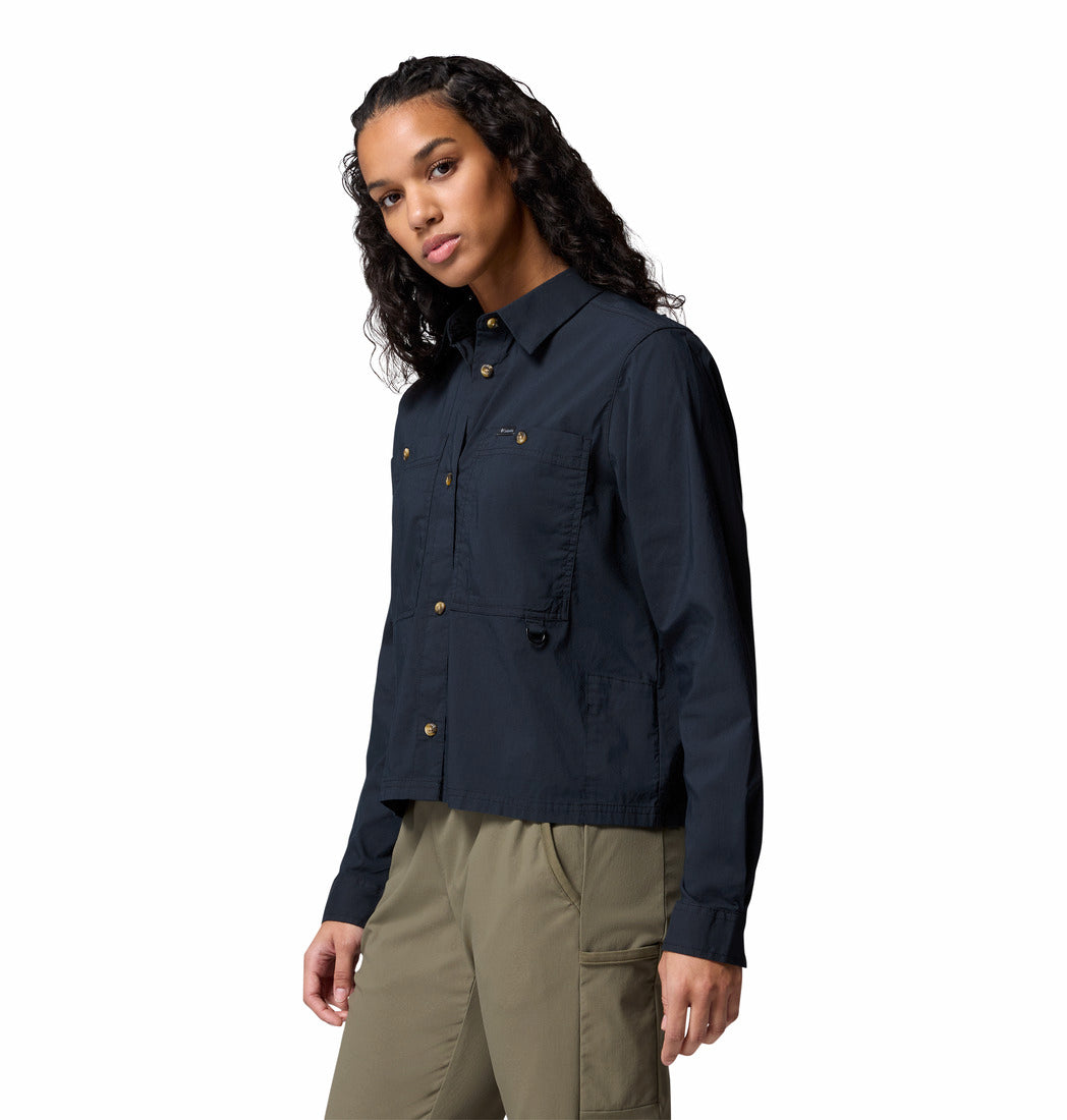 A Women Wearing Columbia Women Black Brea Falls Woven LS