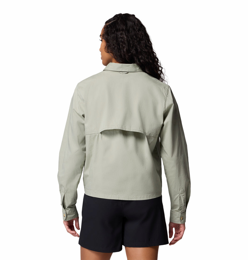 A Women Wearing Columbia Women Green Brea Falls Woven LS