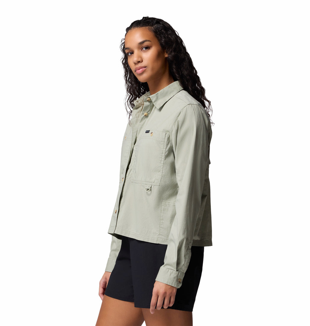 A Women Wearing Columbia Women Green Brea Falls Woven LS