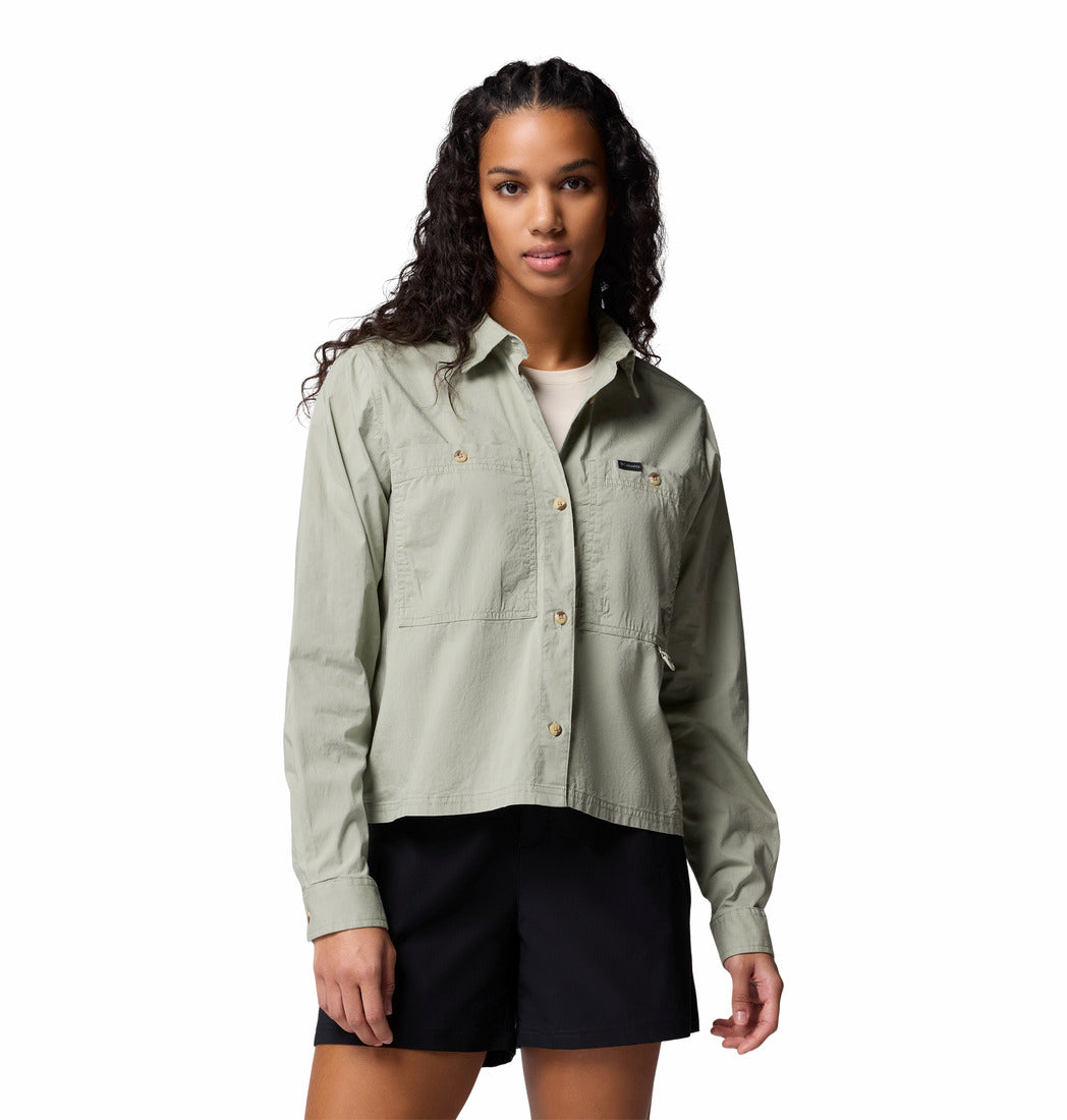A Women Wearing Columbia Women Green Brea Falls Woven LS