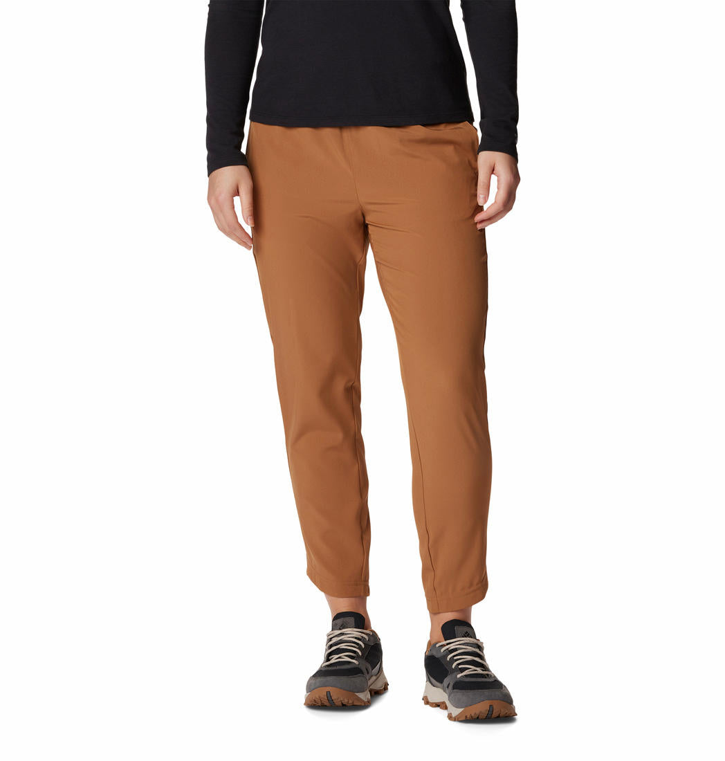 A Women Wearing Columbia Women Brown Columbia Hike Pant (Sun Protection)