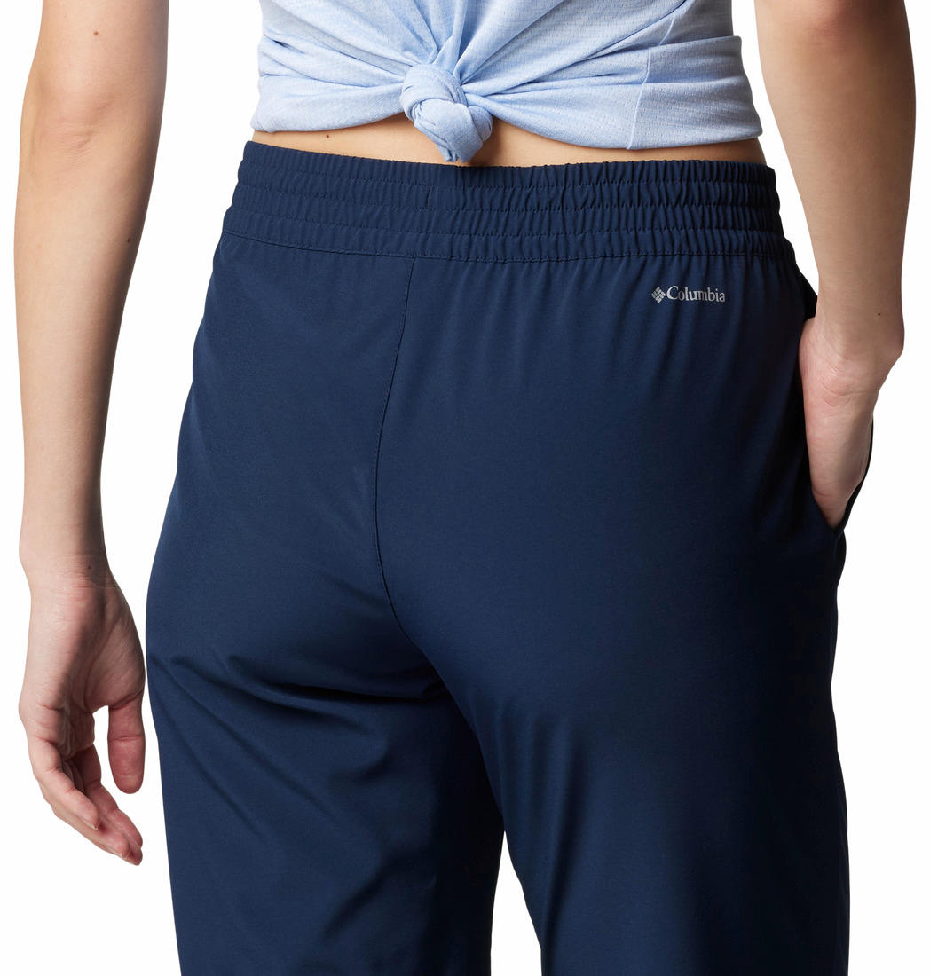 A Women Wearing Columbia Women Blue Columbia Hike Pant