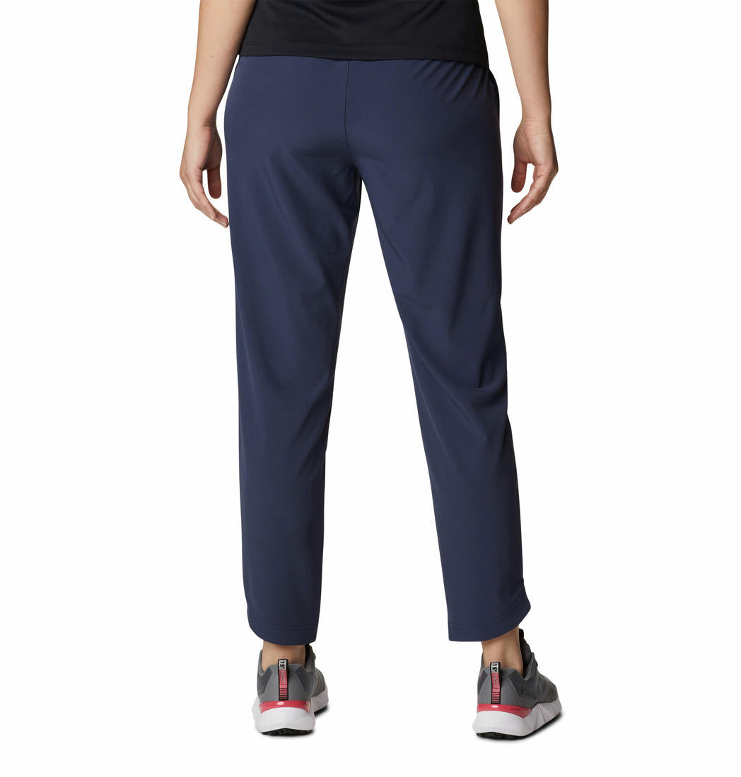 A Women Wearing Columbia Women Navy Blue Columbia Hike Pant (Sun Protection)