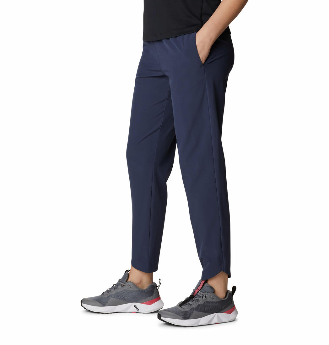 A Women Wearing Columbia Women Navy Blue Columbia Hike Pant (Sun Protection)