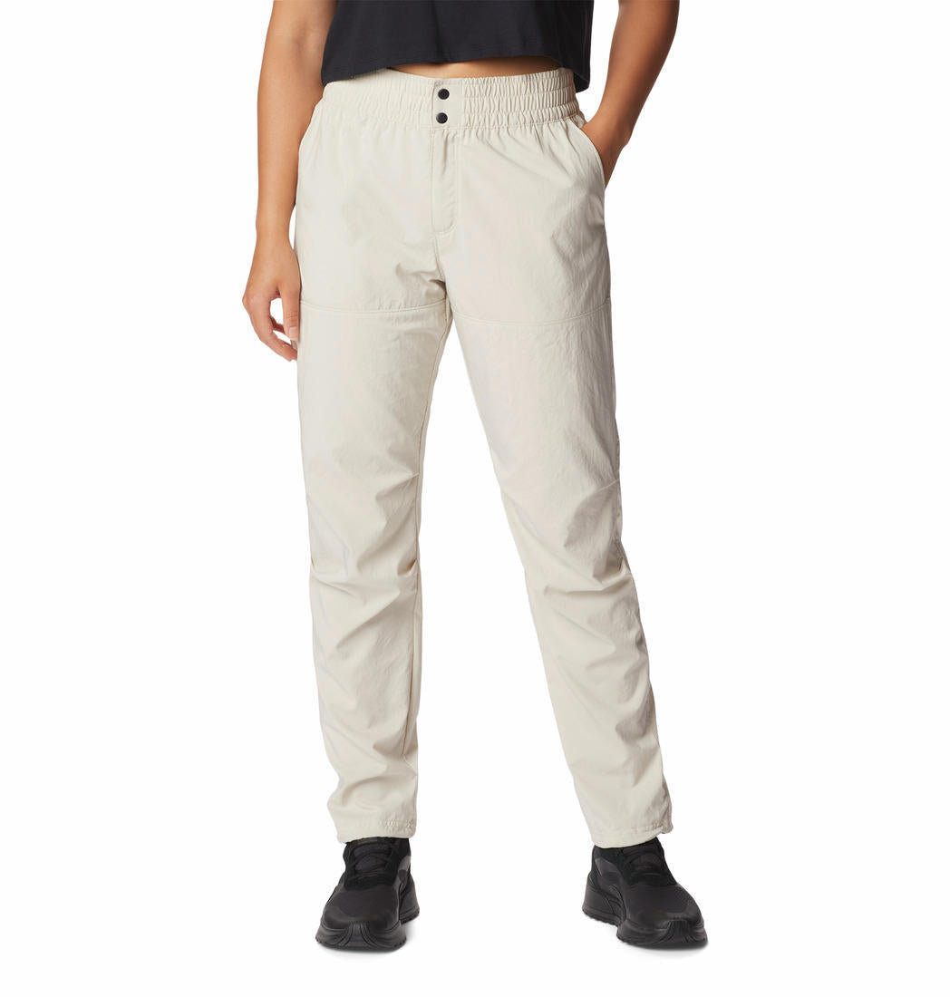 A Women Wearing Columbia Women Brown W Coral Ridge Pant (Sun Protection)