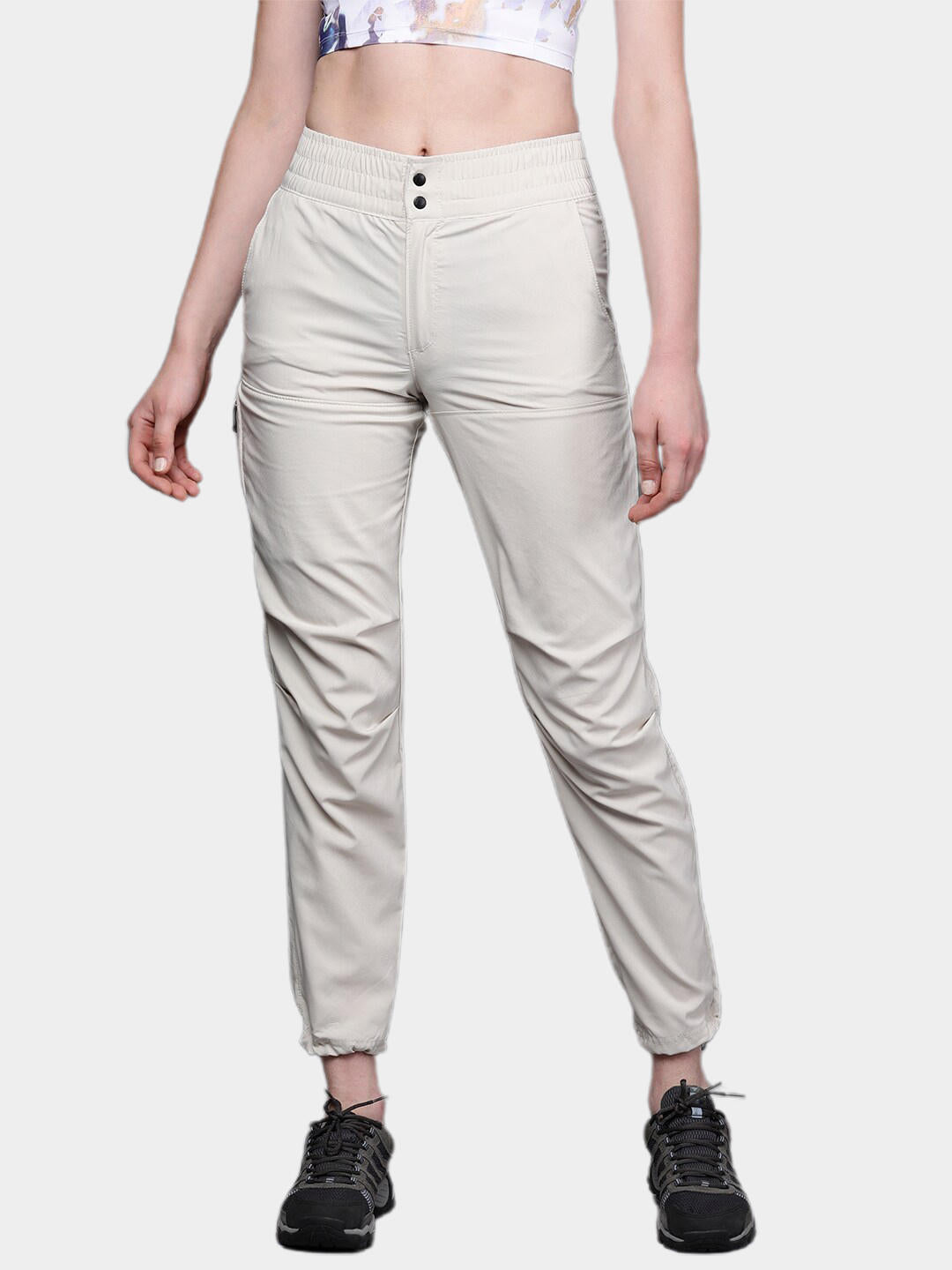 A Women Wearing Columbia Women Brown W Coral Ridge Pant (Sun Protection)