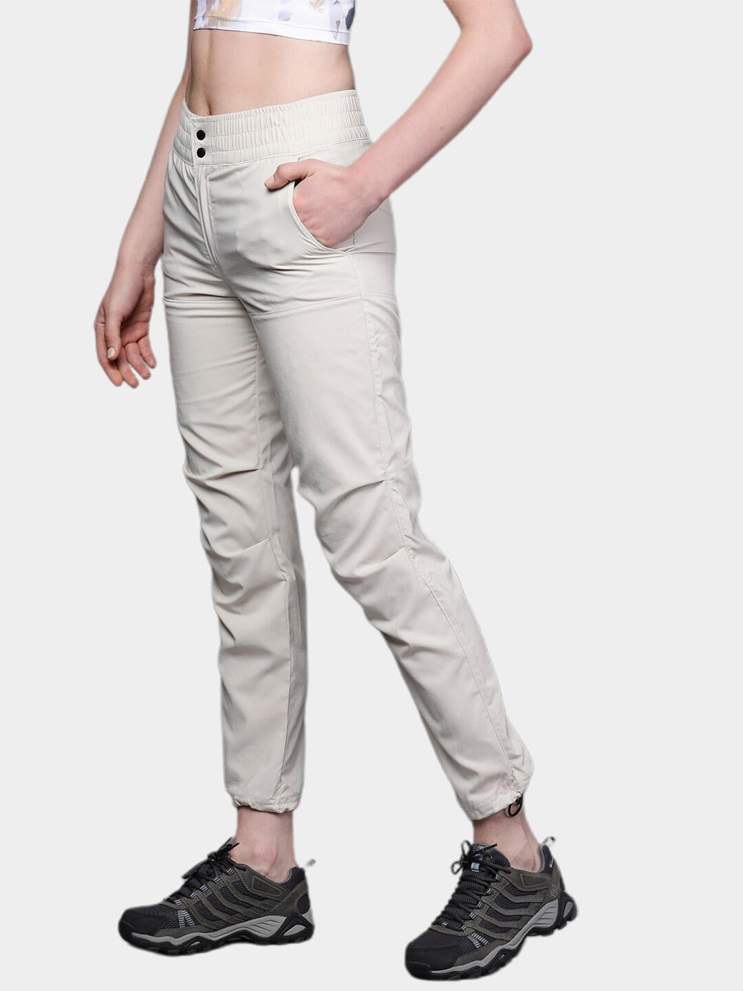 A Women Wearing Columbia Women Brown W Coral Ridge Pant (Sun Protection)