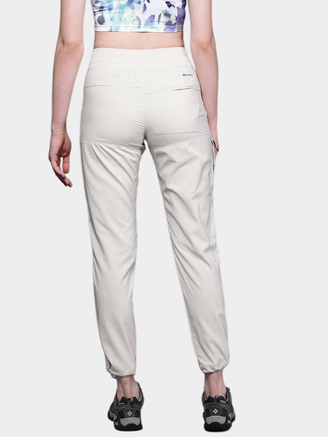 A Women Wearing Columbia Women Brown W Coral Ridge Pant (Sun Protection)
