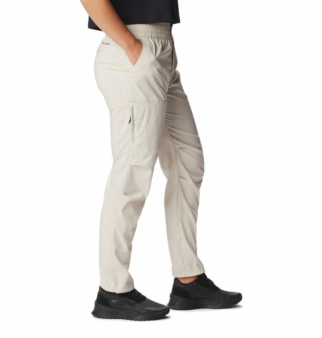 A Women Wearing Columbia Women Brown W Coral Ridge Pant (Sun Protection)